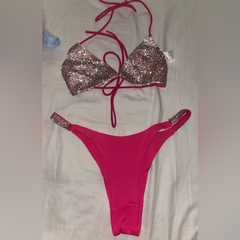 Bikini - Picture 4 of 4